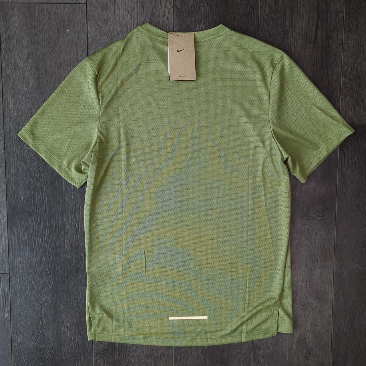 Olive green sale nike shirt